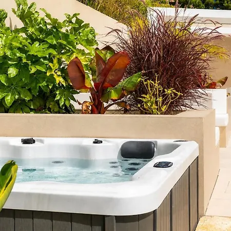 Philomene - Piscine - Jacuzzi- Vue فيلة *