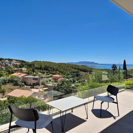 Philomene - Piscine - Jacuzzi- Vue