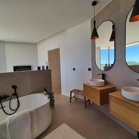 Philomene - Piscine - Jacuzzi- Vue *