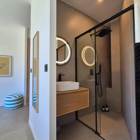 Philomene - Piscine - Jacuzzi- Vue Vila Bandol