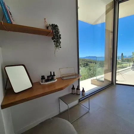 Philomene - Piscine - Jacuzzi- Vue Vila