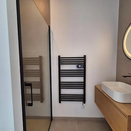 Philomene - Piscine - Jacuzzi- Vue Vila